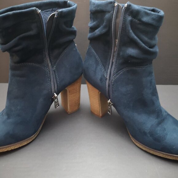 Chelsee-Girl Exalted Ladies Size 7 Navy Faux Fur Lined Faux Suede Booties - Picture 8 of 9